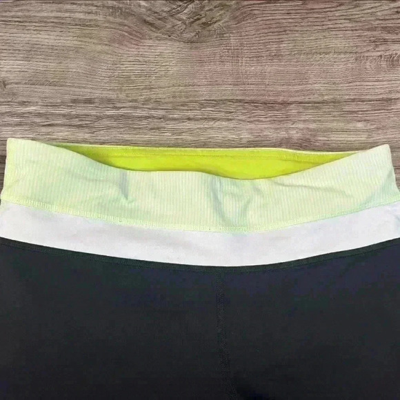 Lululemon Inspire Crop II legging’s size 4 - Picture 7 of 9